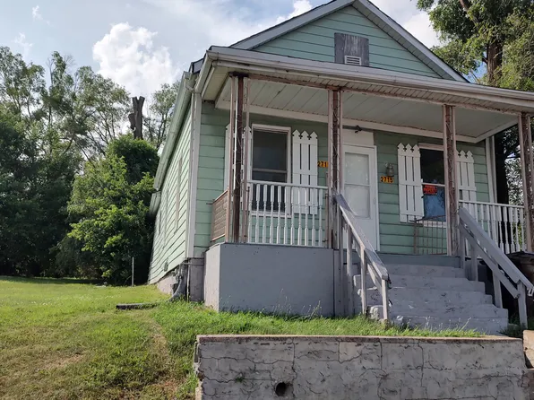 2715 SW Adams St, Peoria, IL 61602