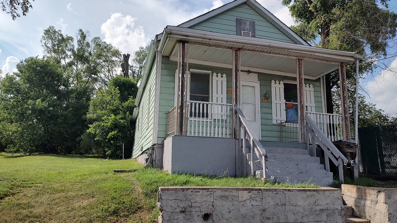 2715 SW Adams St photo 1