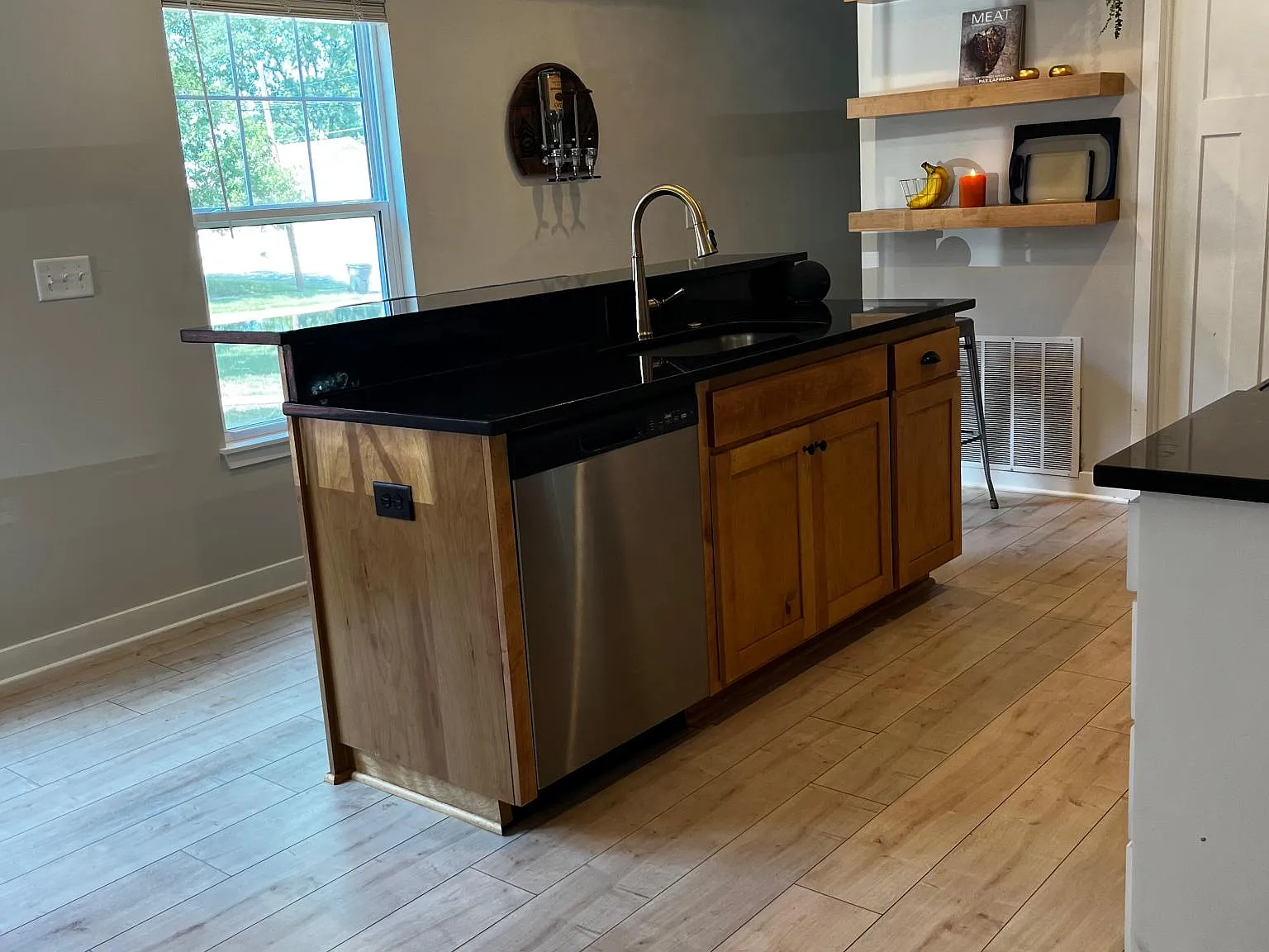 3 bed, 2.5 bath, 1500 sqft, $2,300 — Photo 4