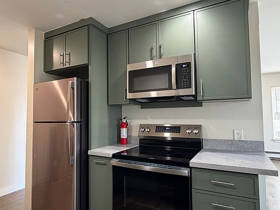 5th image of 510 NE 98th St APT 202