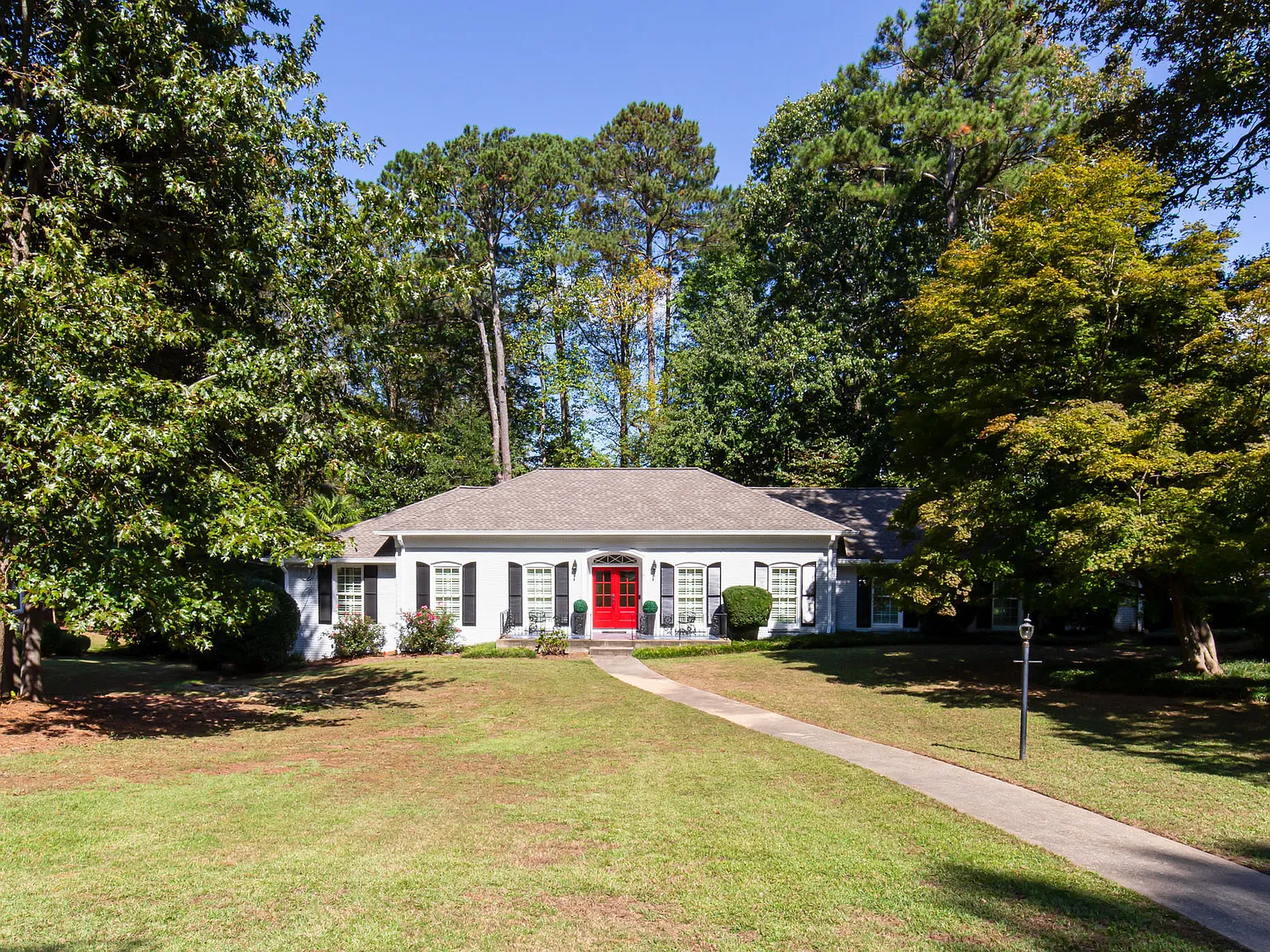 4 bed, 2.5 bath, 2613 sqft, $13,000 — Photo 2