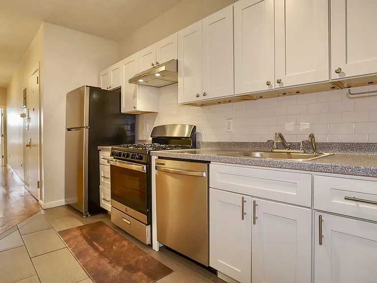 275 Webster Ave #2 — Photo 6