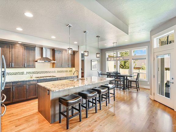 3rd image of 552 W Buroak Dr