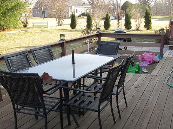 4th image of 1103 Meadow Ln
