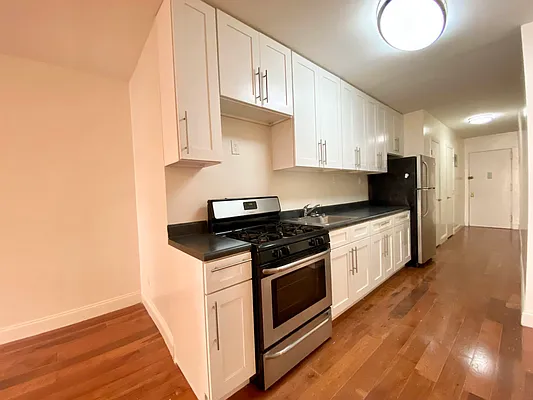 Rented by Bruma Realty LLC | media 8