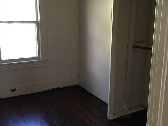 4th image of 1136 12th St SE