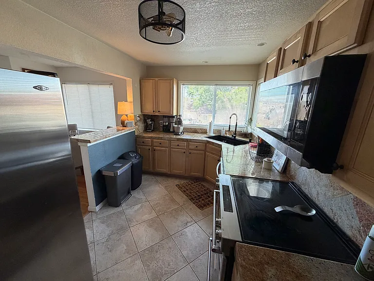 711 S Mariposa Way — Photo 10