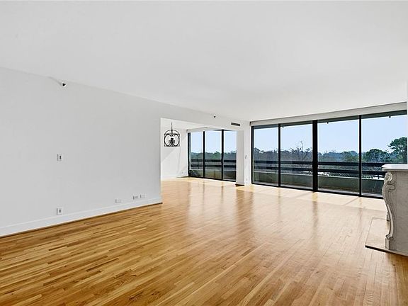 4th image of 2660 Peachtree Rd NW APT 9G