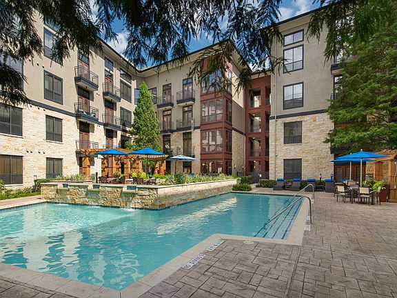 Pool and Outdoor Lounge