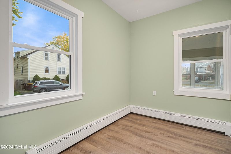 4th image of 271 Old Loudon Road
