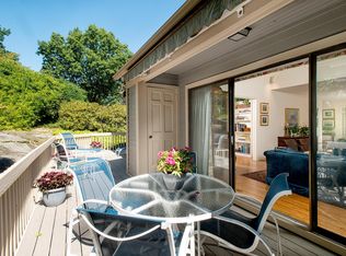 212 W Lyon Farm Dr #212, Greenwich, CT 06831
