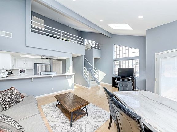4th image of 533 W 23rd St APT 6