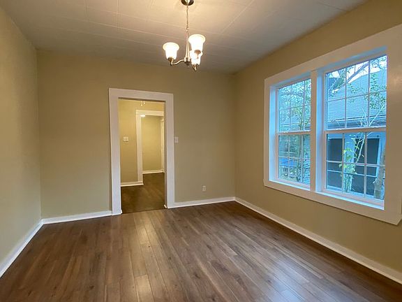 3rd image of 904 N Main St