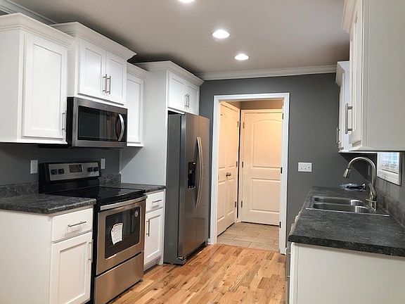 5th image of 121 Ashkirk Ln