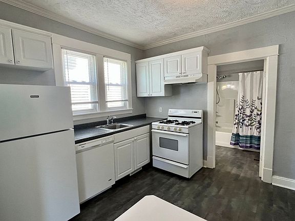 3rd image of 1133 Muskegon Ave NW #2