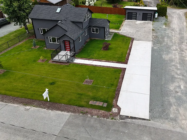 1294 Seeman St — Photo 2