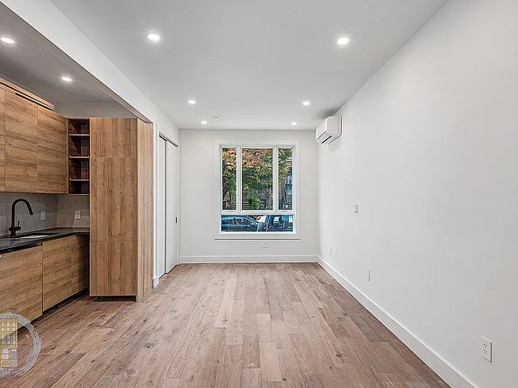 4th image of 176 Quincy St #1A