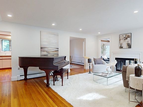 2nd image of 125 Oakdale Rd