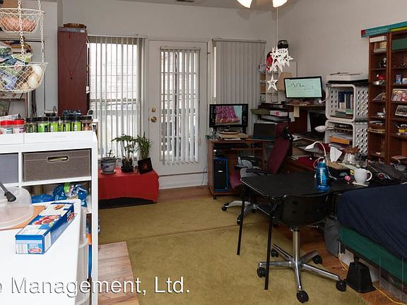 2nd image of 900 W Gunnison St #105
