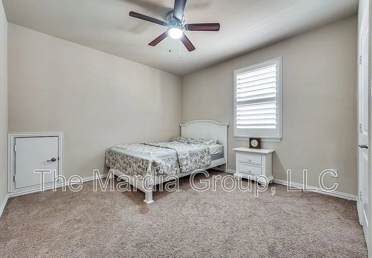 7340 Beranger Dr — Photo 18