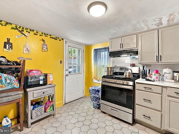 5th image of 337 E Haines St