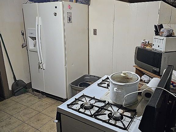 5th image of 204 Mincer Ave