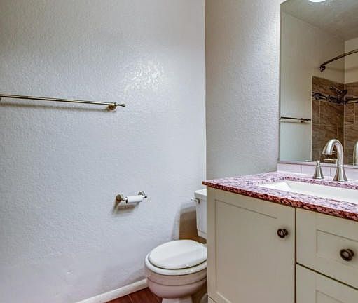 bathroom 2-pic 2