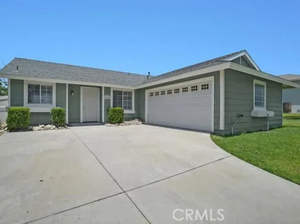 28584 Newcastle Rd, Highland, CA 92346