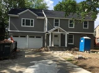 1026 Canterbury Dr, Birmingham, MI 48009