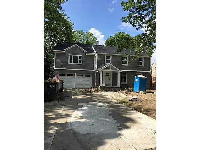 1026 Canterbury Dr photo 1