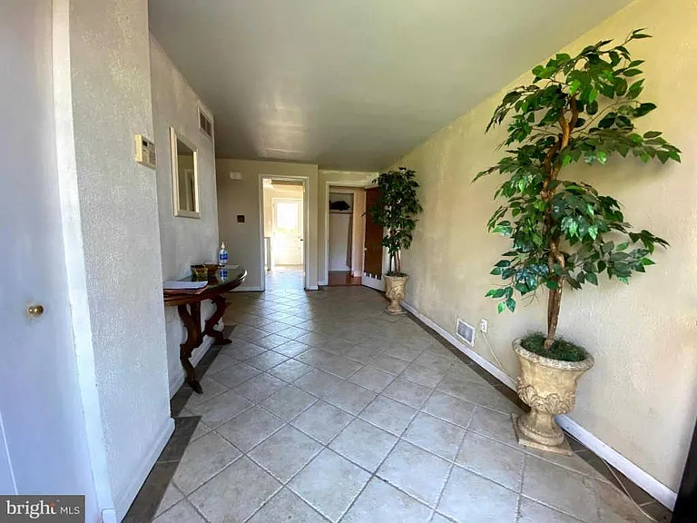 514 Ivydale Rd — Photo 37