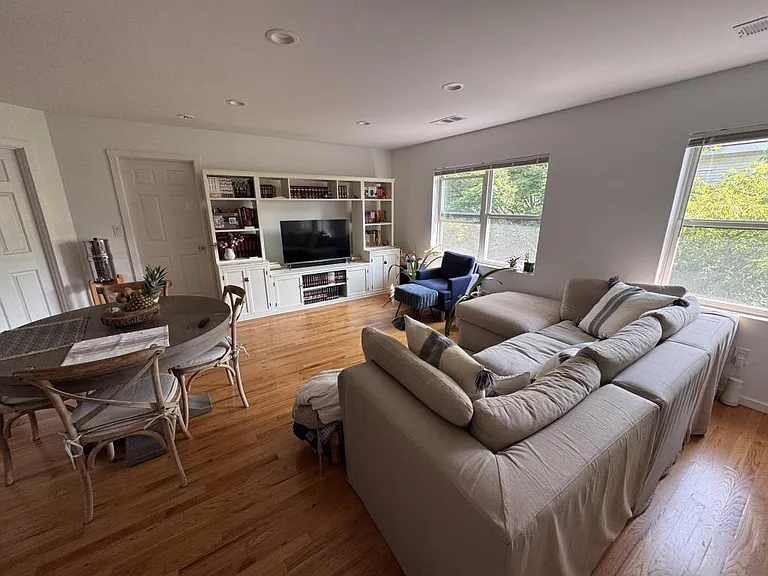 575 N Broadway #3 — Photo 18