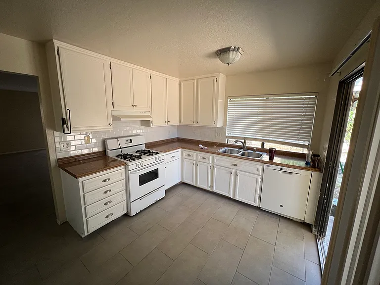 120 Avenida Las Brisas #B — Photo 18