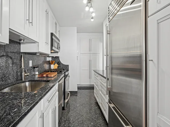 5700 Arlington Avenue image 3 of 15