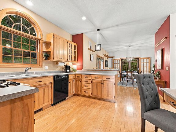 5th image of 426 Rolling Hills Ln