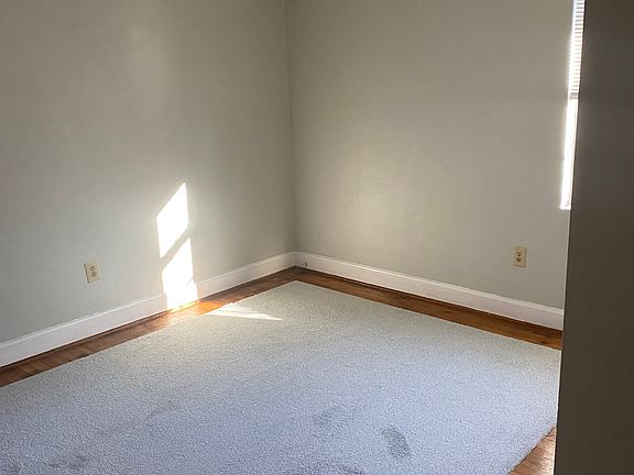 4th image of 15 Seneca Rd #15