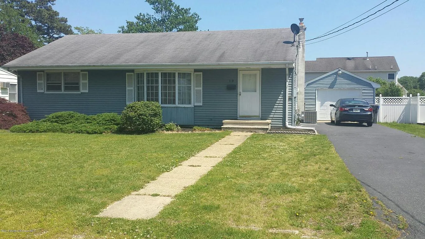 19 Laurelhurst Dr photo 1