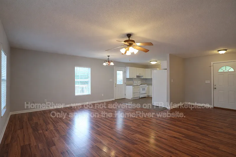 3 bed, 2.0 bath, 1400 sqft, $1,400 — Photo 4