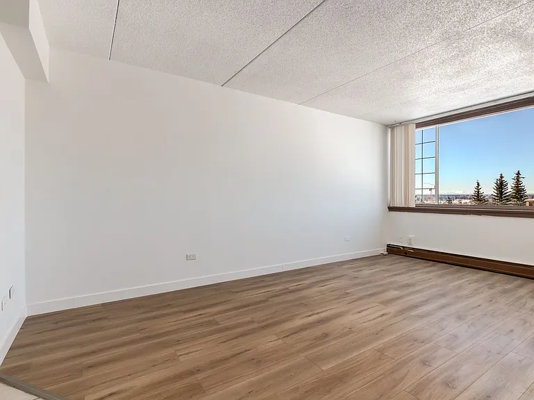 10 Frobisher Blvd SE — Photo 28