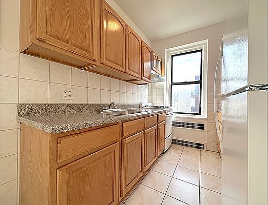 4th image of 2598 36th St APT 4B