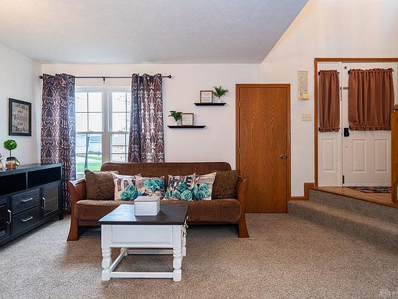 5th image of 266 Silver Bugle Ln