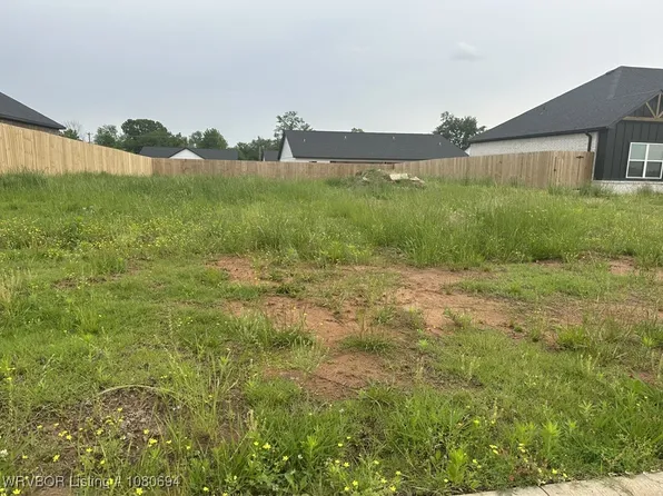 2100 Yellowstone Dr, Barling, AR 72923