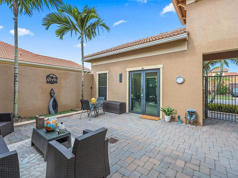 9368 Cantal Cir E — Photo 39