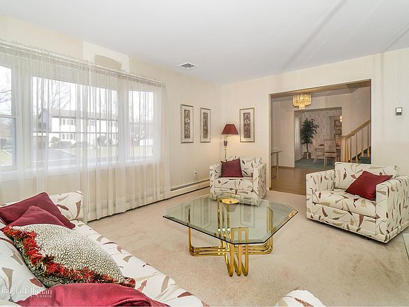 4th image of 18 Lynhaven Pl