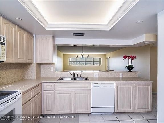 3rd image of 3200 Port Royale Dr N APT 904