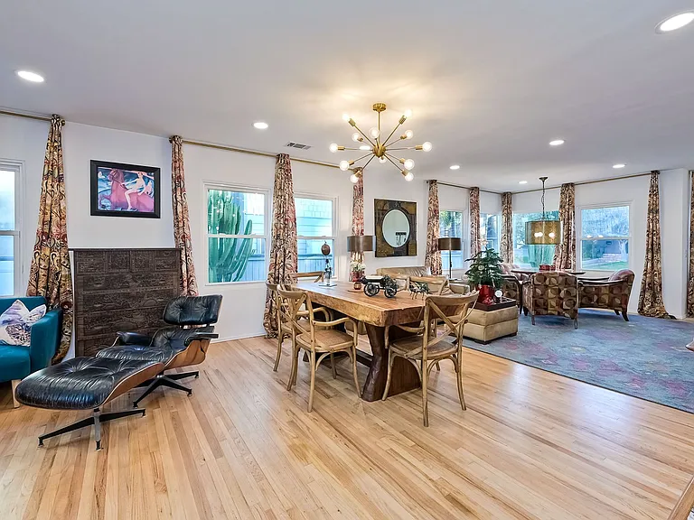 3470 Trumbull St — Photo 16