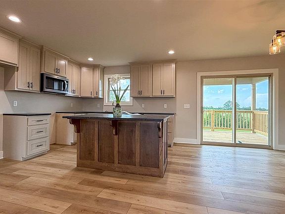 5th image of 2766 New Salem Rd
