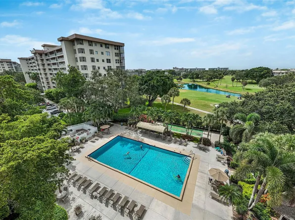 3705 Oaks Way, Pompano Beach, FL 33069