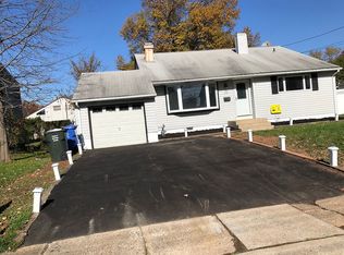 22 Farrell Ave, Woodbridge, NJ 07067