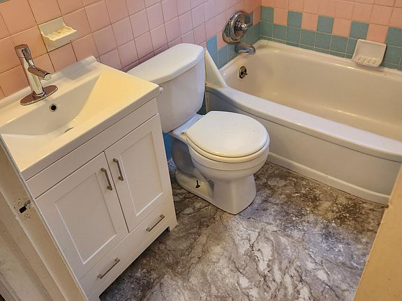 5th image of 6221 Fairhurst Ave APT 3
